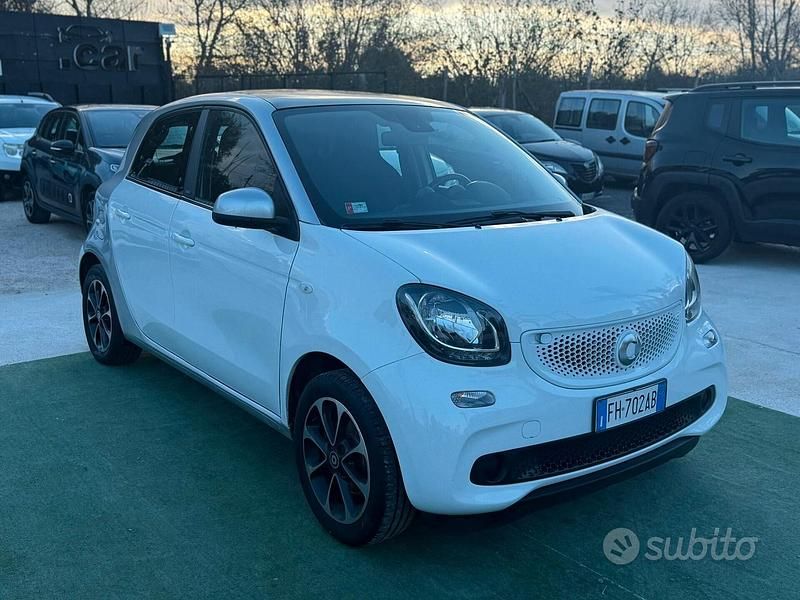 Usata Smart ForFour Passion 70 CV (51 kW) 2017 Bianco Utilitaria