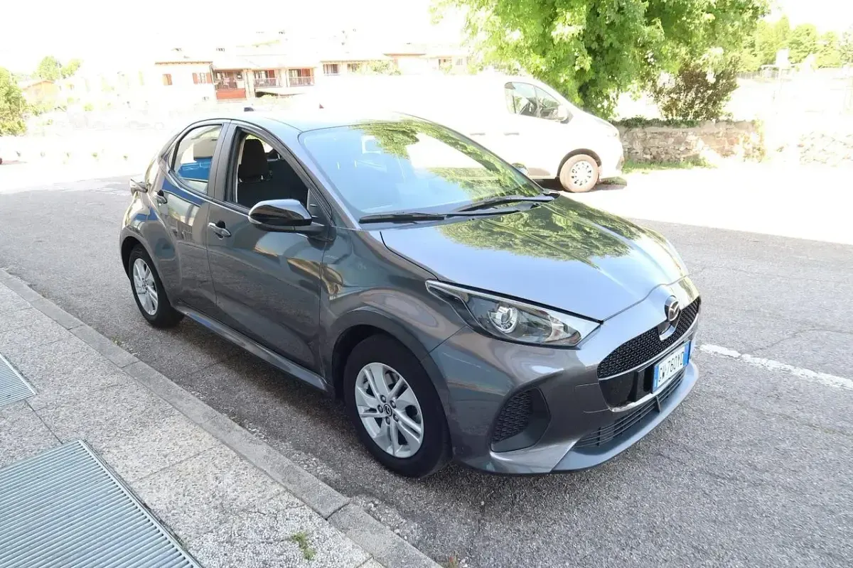 Usata Mazda 2 Center-Line 92 CV (67 kW) 2024 Grigio Utilitaria