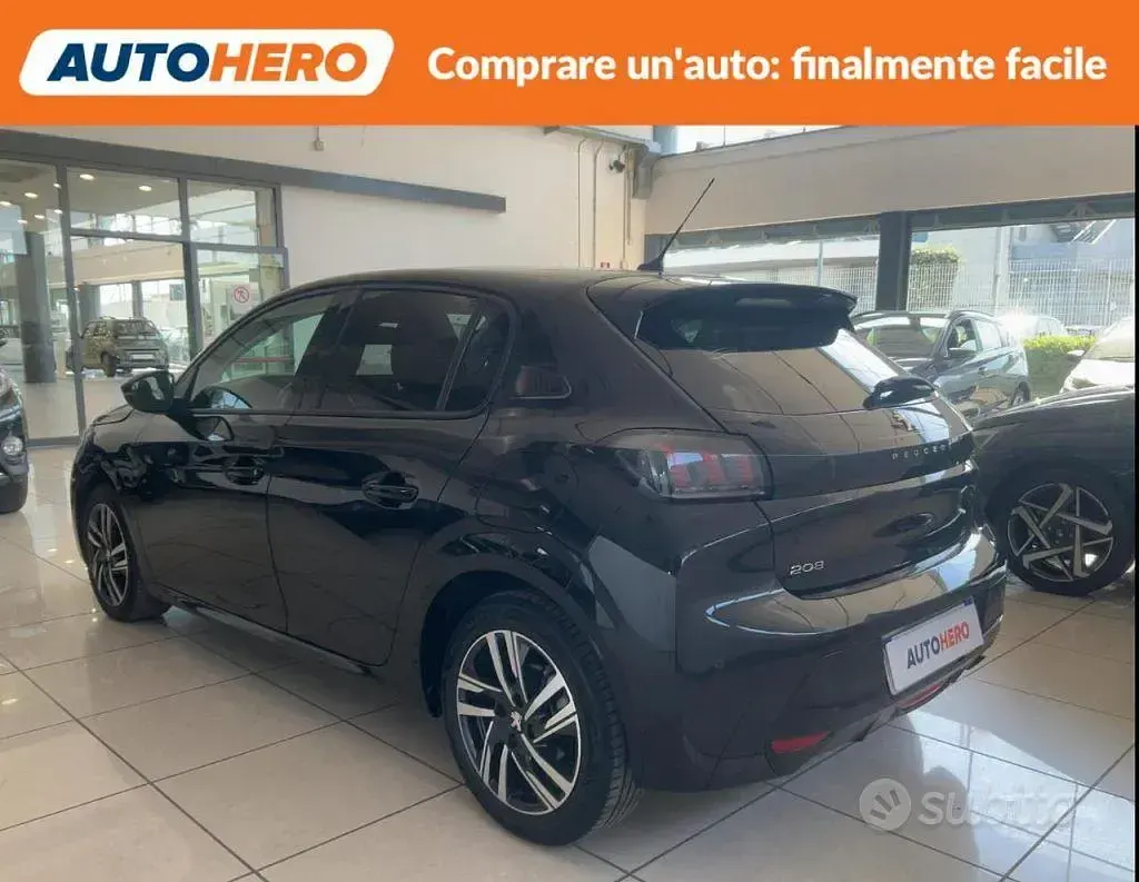 Usata Peugeot 208 101 CV (74 kW) 2023 Nero Utilitaria