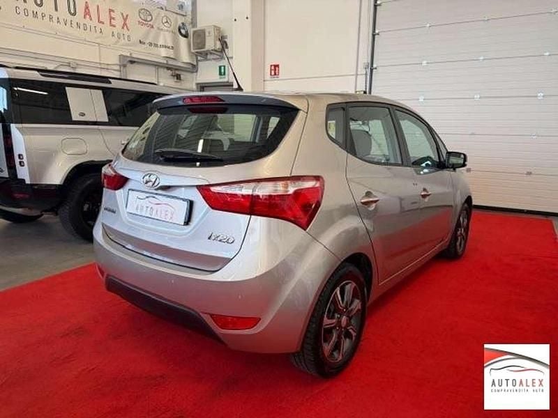 Usata Hyundai ix20 Xpossible 90 CV (66 kW) 2017 Grigio chiaro Utilitaria