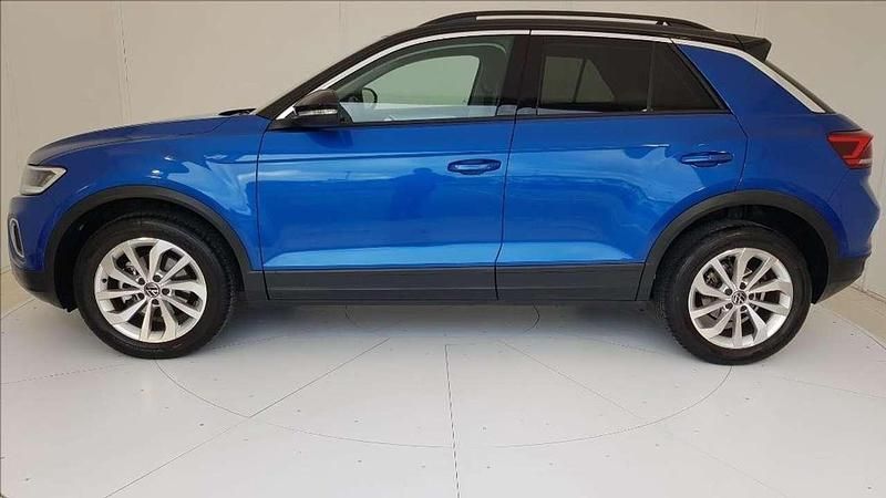 Usata VW T-Roc Life 110 CV (80 kW) 2024 Blu SUV