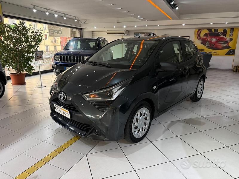 Usata Toyota Aygo X-play 72 CV (52 kW) 2019 Grigio Utilitaria