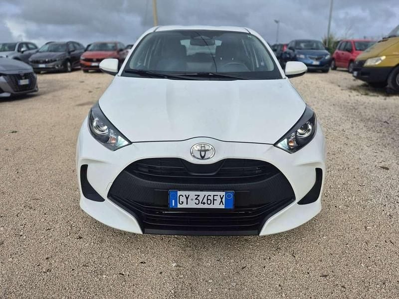 Usata Toyota Yaris Hybrid Lounge 92 CV (67 kW) 2025 Bianco Berlina