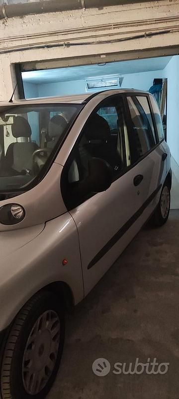 Usata Fiat Multipla 103 CV (75 kW) 2002 Grigio Monovolume