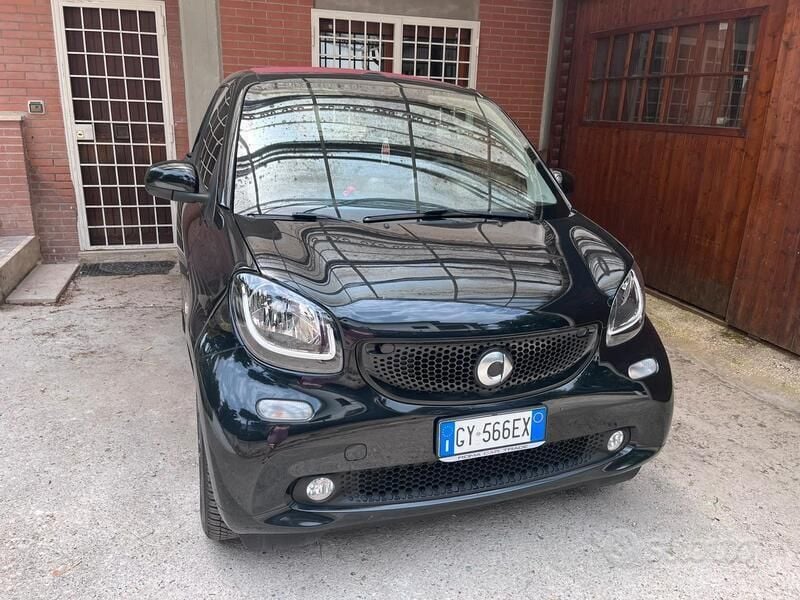Nero Usata 2018 Smart ForTwo Cabrio Cabrio | 15.000 € (Buon prezzo) - Immagine 1/4