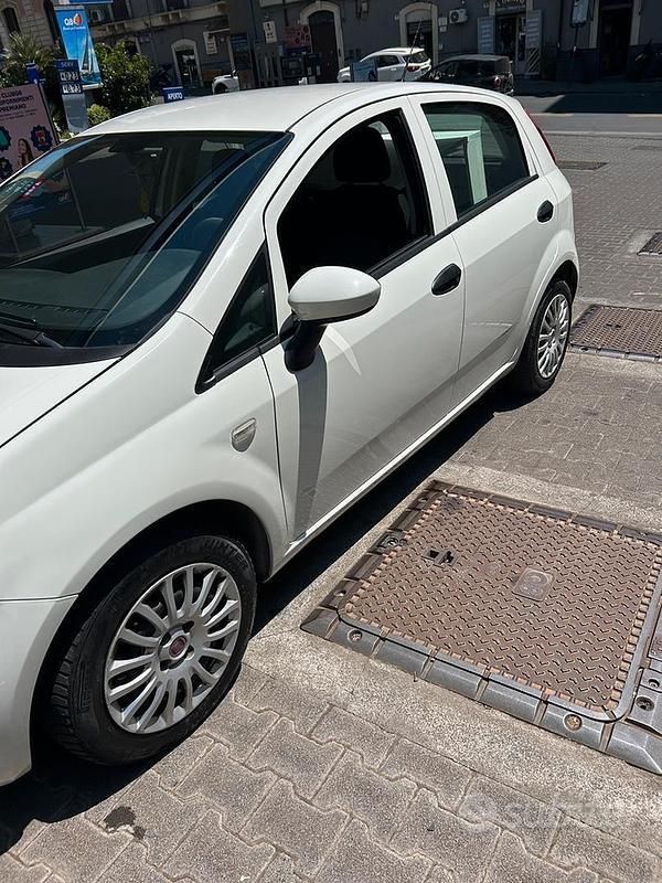 Usata Fiat Grande Punto 75 CV (55 kW) 2014 Bianco Utilitaria