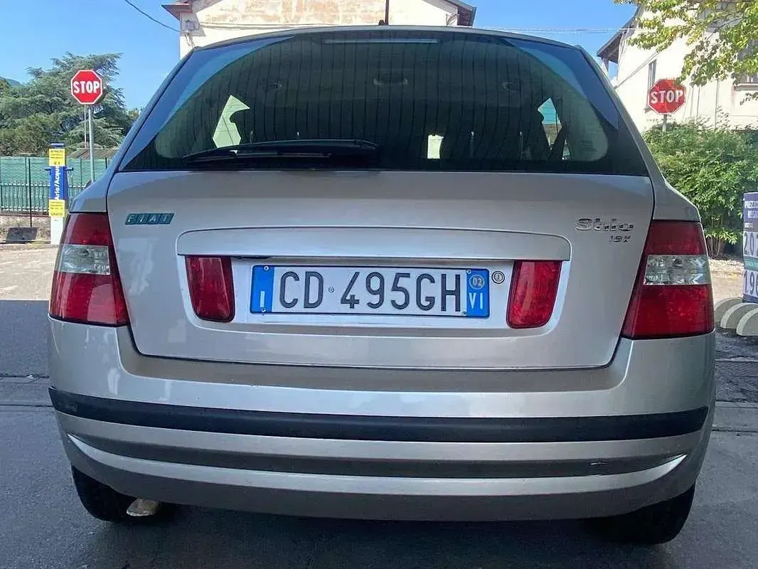 Usata Fiat Stilo Active 103 CV (75 kW) 2002 Argento Berlina