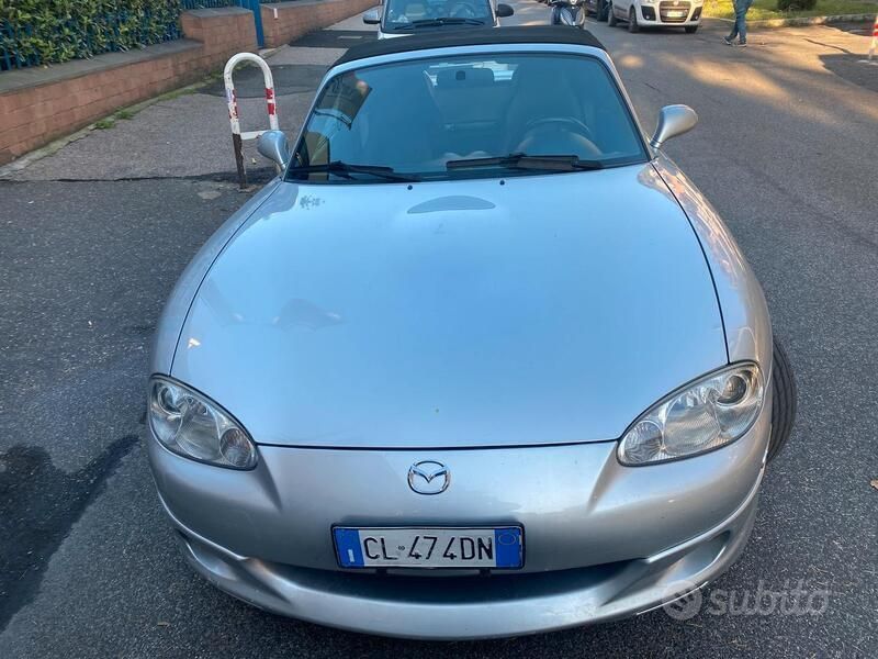 Usata Mazda MX5 146 CV (107 kW) 2003 Grigio Cabrio