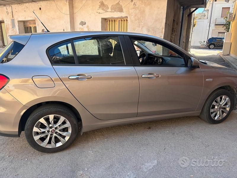 Usata Fiat Tipo Easy 95 CV (69 kW) 2017 Berlina