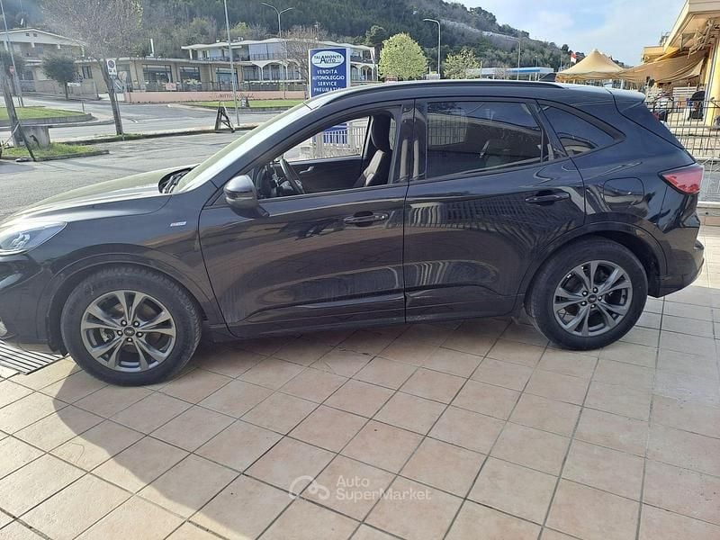 Usata Ford Kuga 120 CV (88 kW) 2022 Nero SUV