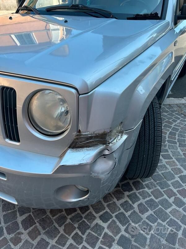 Usata Jeep Patriot Sport 140 CV (102 kW) 2007 Grigio SUV