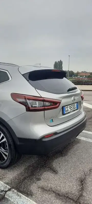 Usata Nissan Qashqai N-Connecta 140 CV (102 kW) 2021 Grigio SUV