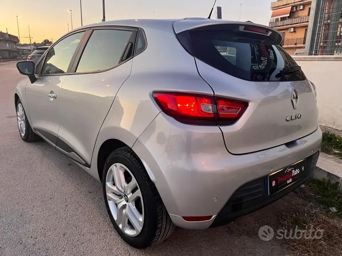 Usata Renault Clio IV Intens 90 CV (66 kW) 2018 Grigio Berlina