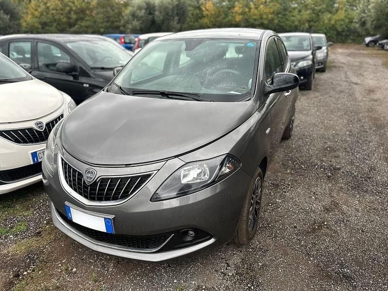 Usata Lancia Ypsilon S 69 CV (50 kW) 2024 Grigio Utilitaria