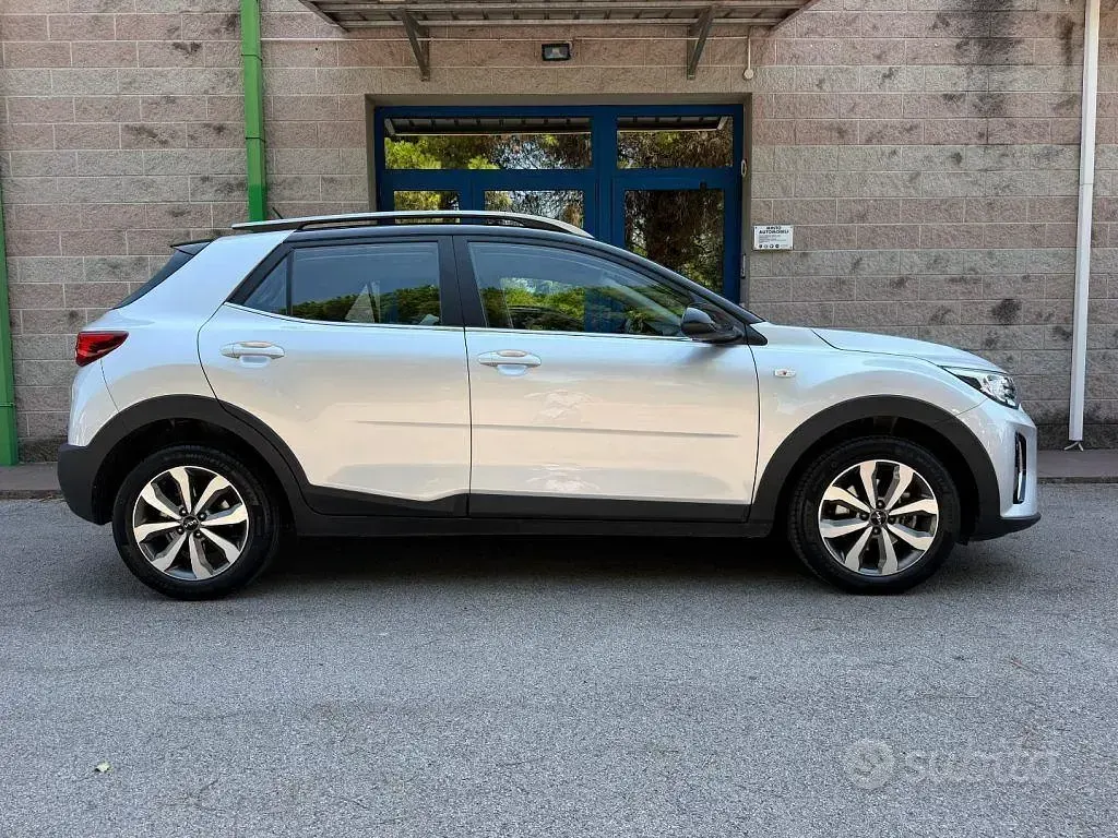 Usata Kia Stonic 84 CV (61 kW) 2022 Grigio SUV