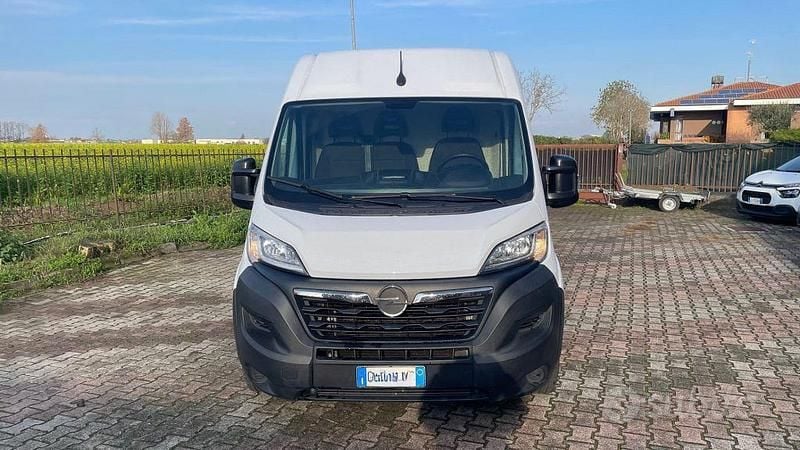 Usata Opel Movano S 140 CV (102 kW) 2022 Bianco pastello Furgone