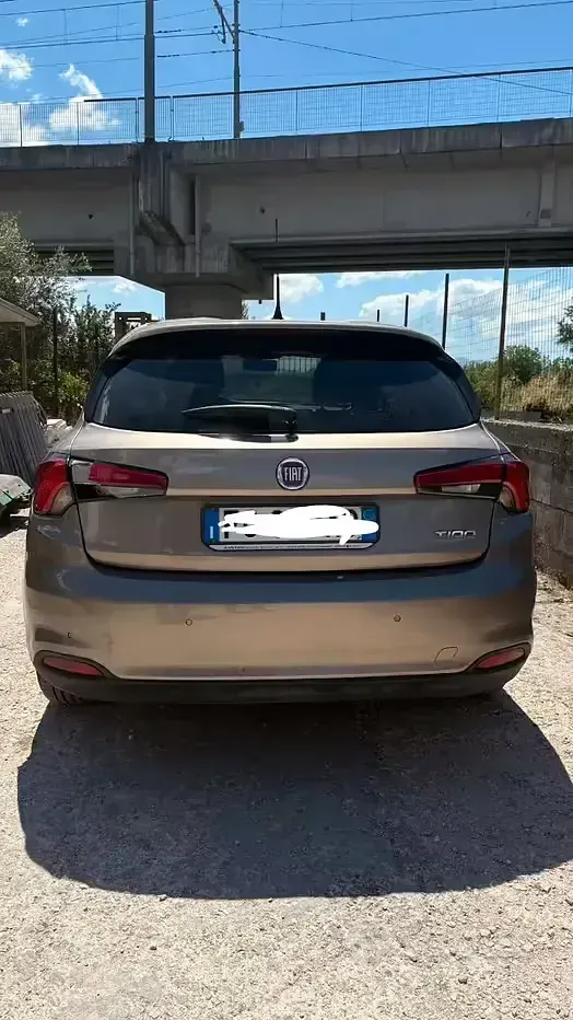 Usata Fiat Tipo 120 CV (88 kW) 2016 Marrone Berlina