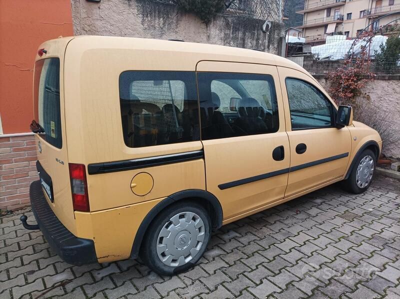 Usata Opel Combo Life 2006 Giallo Monovolume