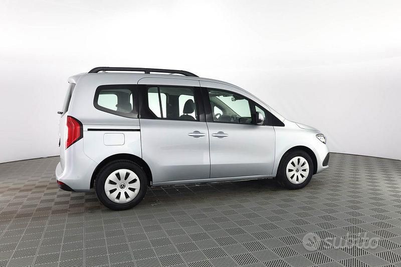 Usata Mercedes 180 Executive 116 CV (85 kW) 2023 Argento helvin Berlina