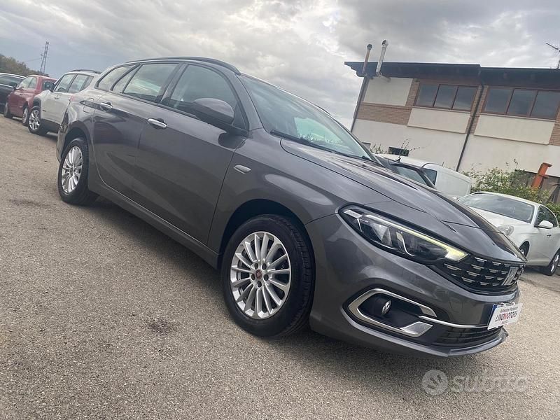 Usata Fiat Tipo Life 131 CV (96 kW) 2021 Grigio Station wagon