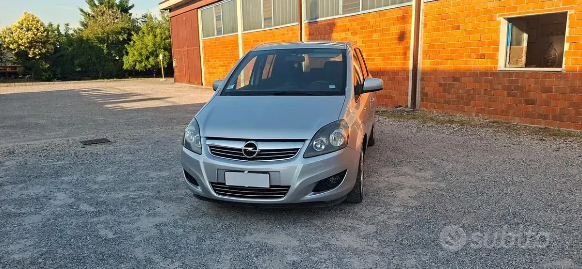 Usata Opel Zafira 150 CV (110 kW) 2012 Grigio Monovolume