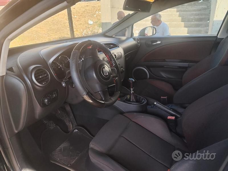 Usata Seat Leon 140 CV (102 kW) 2007 Nero Berlina