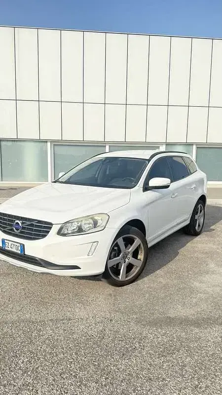 Usata Volvo XC60 Momentum 150 CV (110 kW) 2015 Bianco SUV