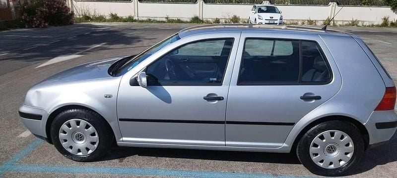 Grigio Usata 2001 VW Golf IV Comfortline Tre volumi | 2500 € (Buon prezzo) - Immagine 1/4