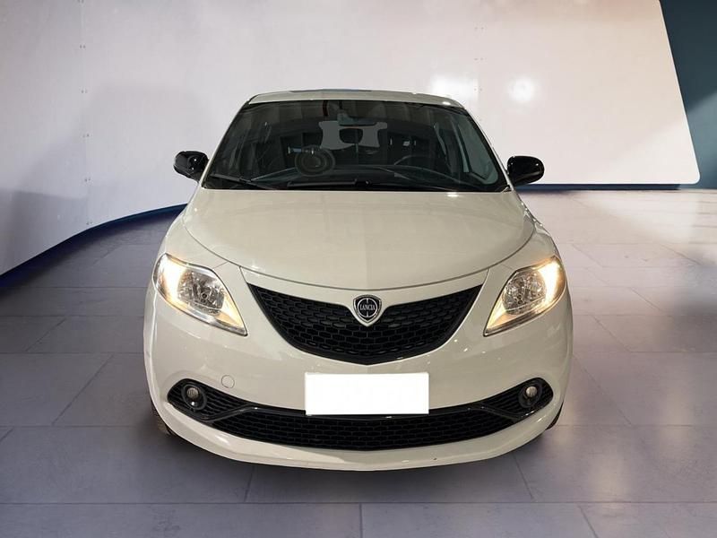Usata Lancia Ypsilon Gold 70 CV (51 kW) 2021 Bianco Utilitaria