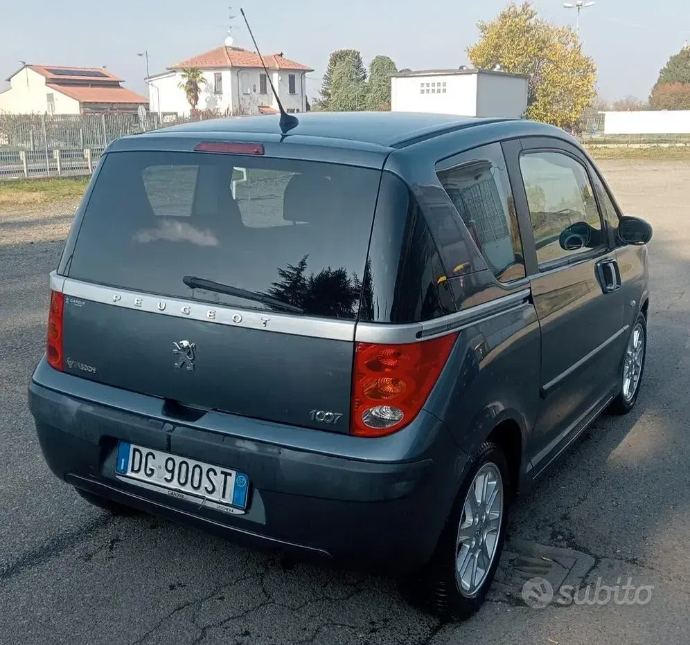 Usata Peugeot 1007 73 CV (53 kW) 2007 Grigio Monovolume