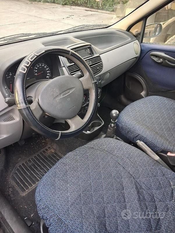 Usata Fiat Punto 59 CV (43 kW) 2001 Nero Utilitaria