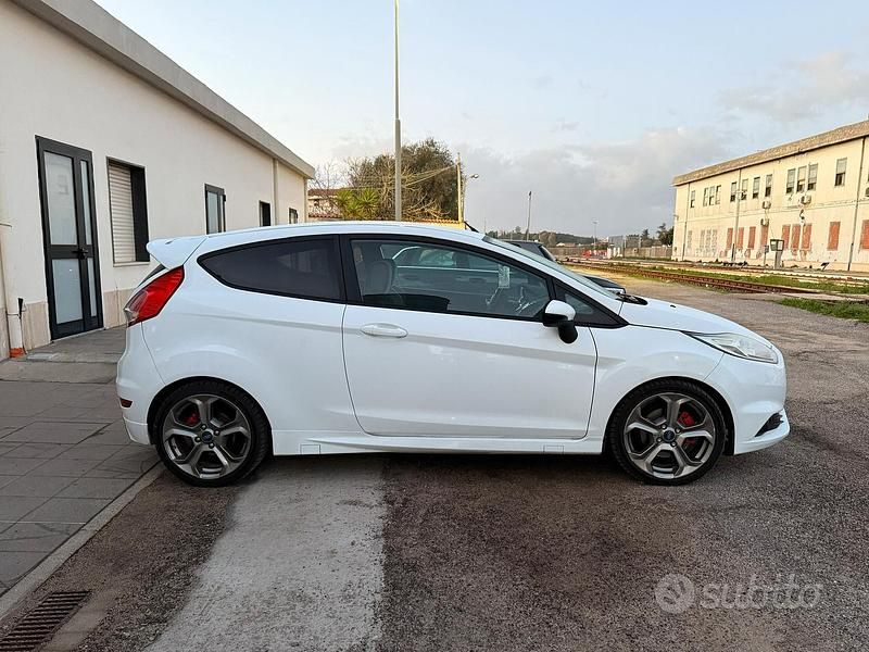 Usata Ford Fiesta ST 182 CV (133 kW) 2014 Utilitaria
