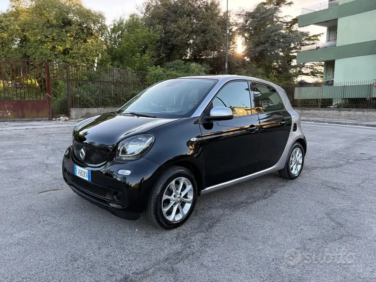 Usata Smart ForFour 71 CV (52 kW) 2017 Nero Utilitaria