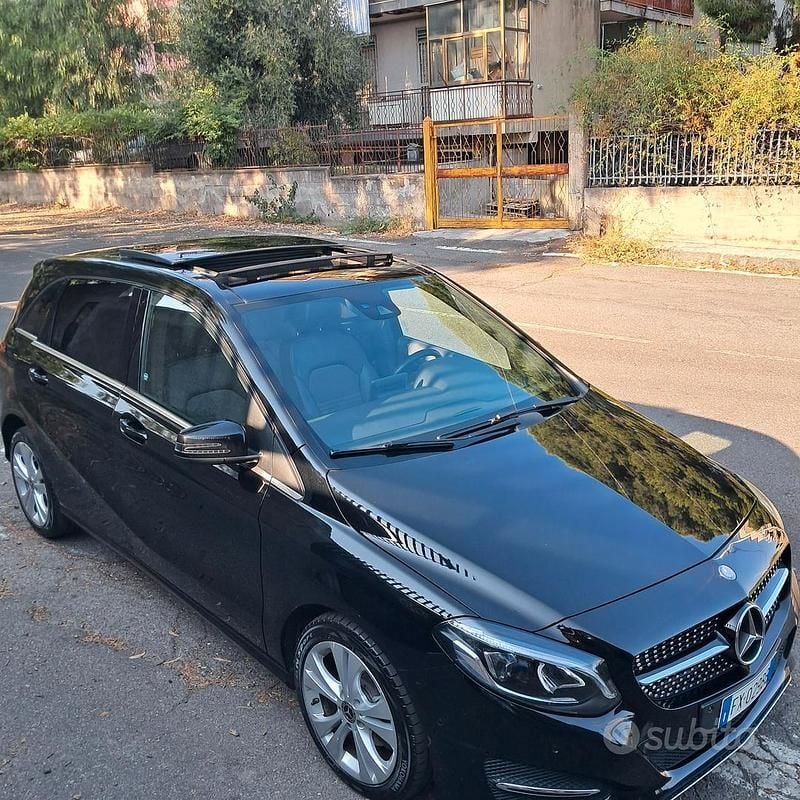 Usata Mercedes B200 2016 Nero Monovolume