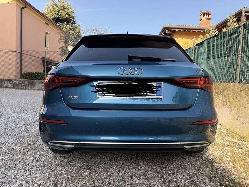 Usata Audi A3 Ambiente 150 CV (110 kW) 2023 Blu/azzurro Berlina