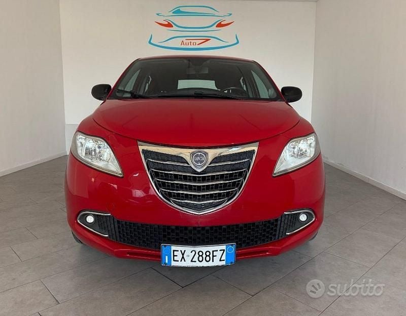 Usata Lancia Ypsilon Platinum 69 CV (50 kW) 2014 Rosso Utilitaria