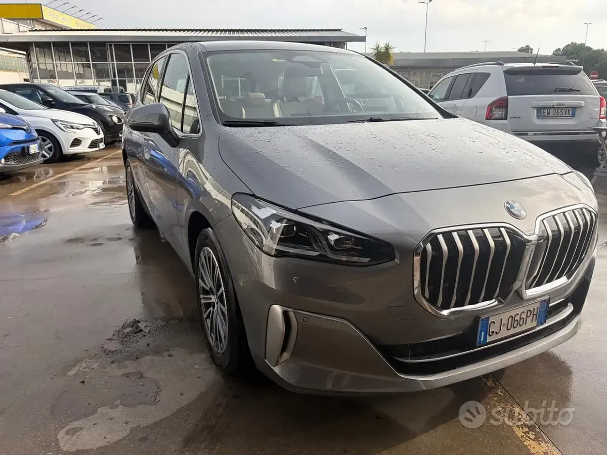 Usata BMW 218 Luxury Line 150 CV (110 kW) 2023 Grigio Station wagon
