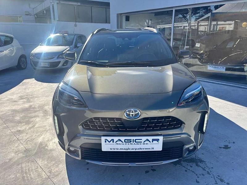 Usata Toyota Yaris Cross 92 CV (67 kW) 2022 Oxide bronze & black SUV