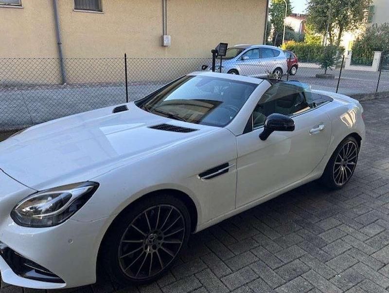 Bianco Usata 2018 Mercedes SLC180 AMG line Cabrio | 35.000 € - Immagine 1/4