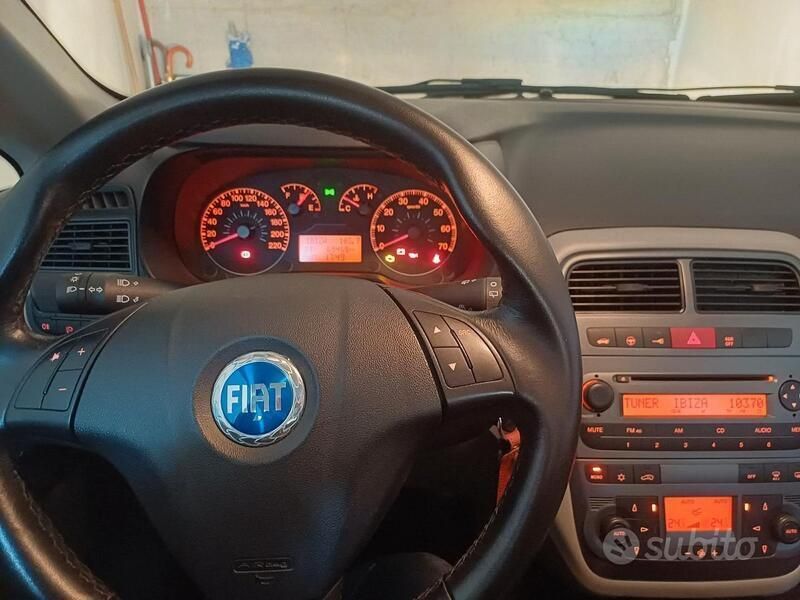 Usata Fiat Grande Punto 90 CV (66 kW) 2007 Grigio Utilitaria