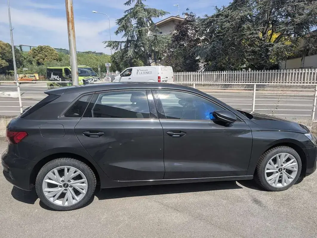 Usata Audi A3 Sportback Business 116 CV (85 kW) 2021 Grigio Utilitaria