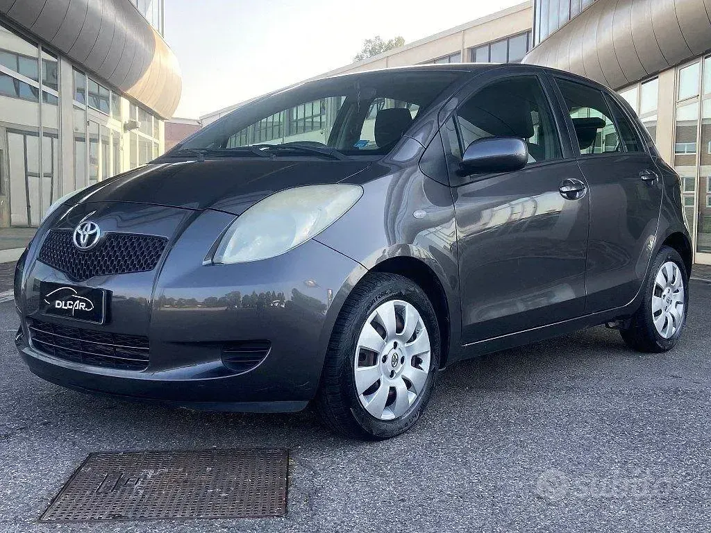 Usata Toyota Yaris 69 CV (50 kW) 2008 Grigio Utilitaria