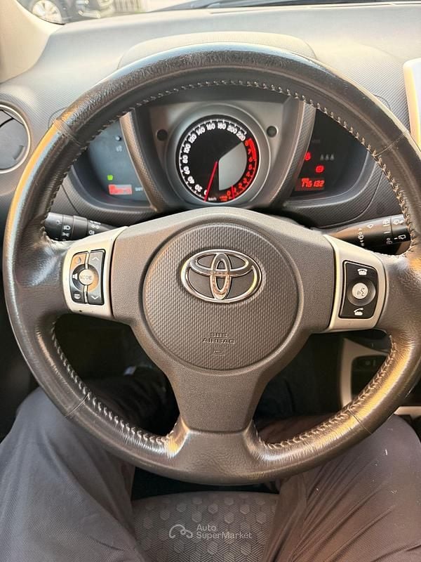 Usata Toyota Urban Cruiser Luxury 101 CV (74 kW) 2010 Viola Utilitaria