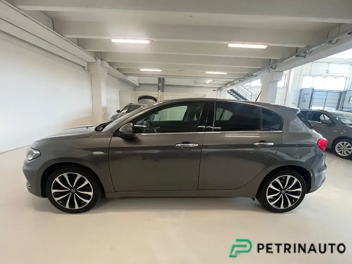 Usata Fiat Tipo Lounge 95 CV (69 kW) 2016 Grigio Berlina