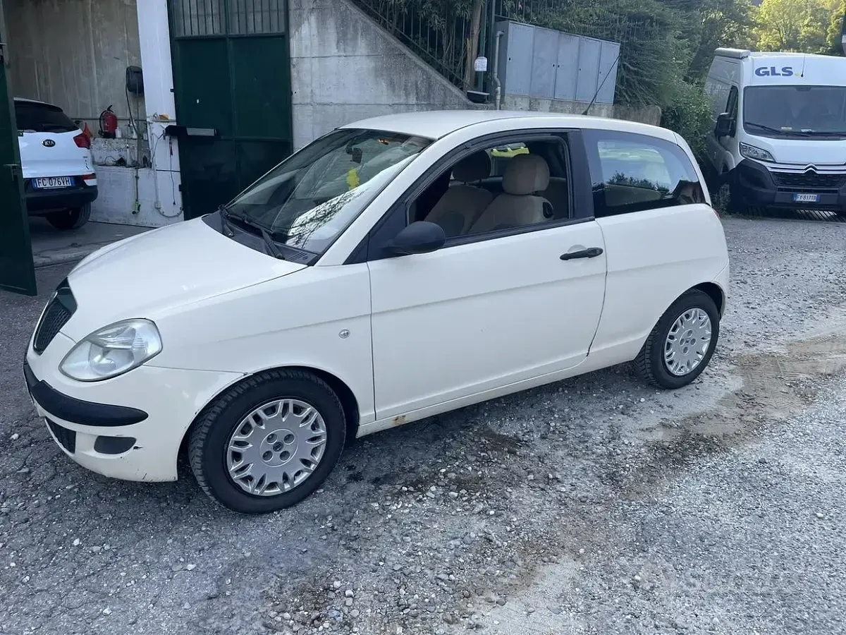 Usata Lancia Ypsilon 60 CV (44 kW) 2004 Giallo Utilitaria