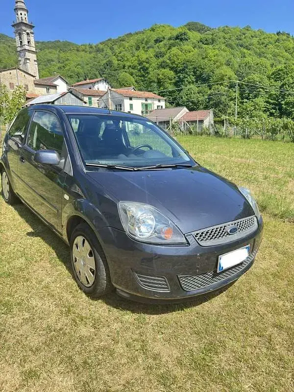 Usata Ford Fiesta Titanium 75 CV (55 kW) 2007 Utilitaria