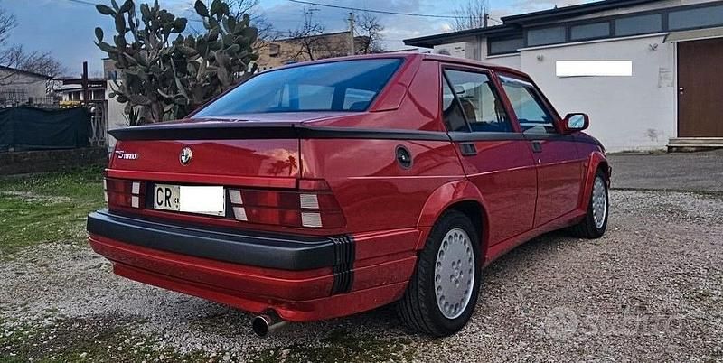 Usata Alfa Romeo 75 Quadrifoglio Verde 155 CV (114 kW) 1989 Rosso Berlina