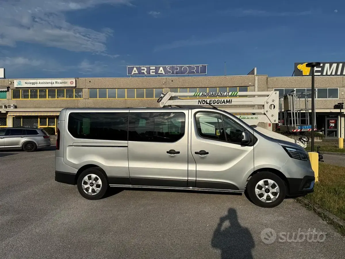 Usata Renault Trafic 150 CV (110 kW) 2024 Grigio Monovolume
