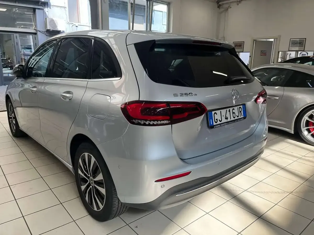 Usata Mercedes B250 Business 160 CV (117 kW) 2022 Argento Utilitaria