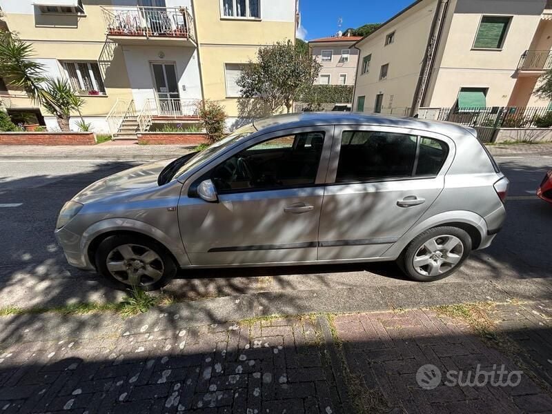 Usata Opel Astra 90 CV (66 kW) 2006 Grigio Utilitaria